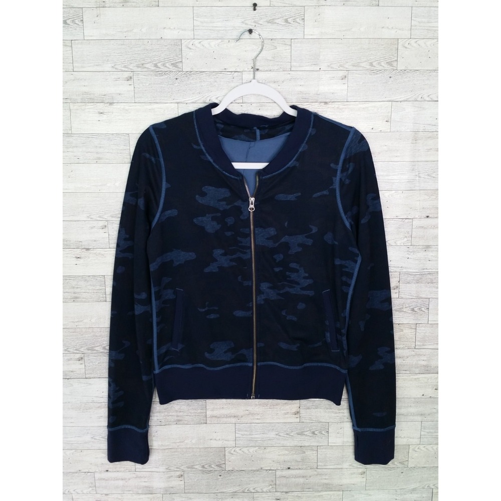 Women's Lululemon Namaskar Camo Oil Slick Blue Size 6 Luon Jacket Top Blue
